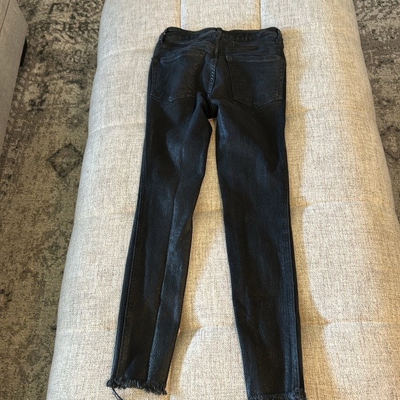 WE THE PEOPLE BLACK COATED WITH SHIMMER FRAYED HEM SKINNY JEANS SIZE 25 - Picture 3 of 10